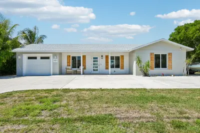 1051 SW 25th Avenue, Boynton Beach – Single Family Residence for sale