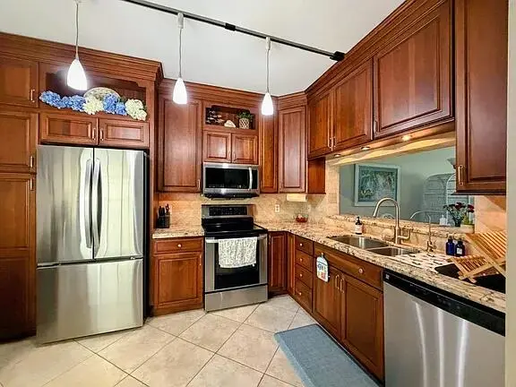 Stainless appliances at 134 CYPRESS POINT Drive 134, Palm Beach Gardens