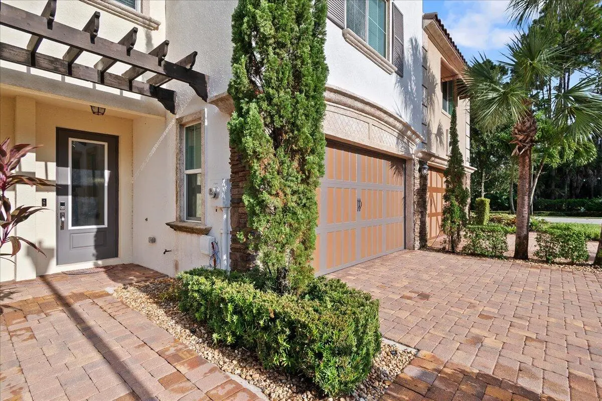 131 Sword Fern Pl at 131 SWORD FERN Place, Wellington