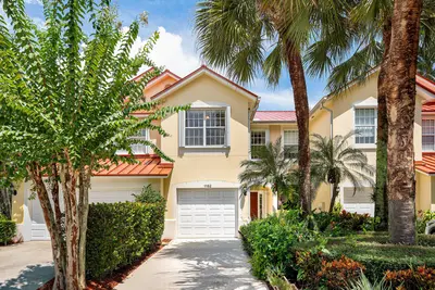 1182 Pinewood Lake Court, Greenacres – Townhouse for sale