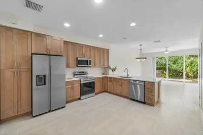 1182 Pinewood Lake Court, Greenacres – Townhouse for sale