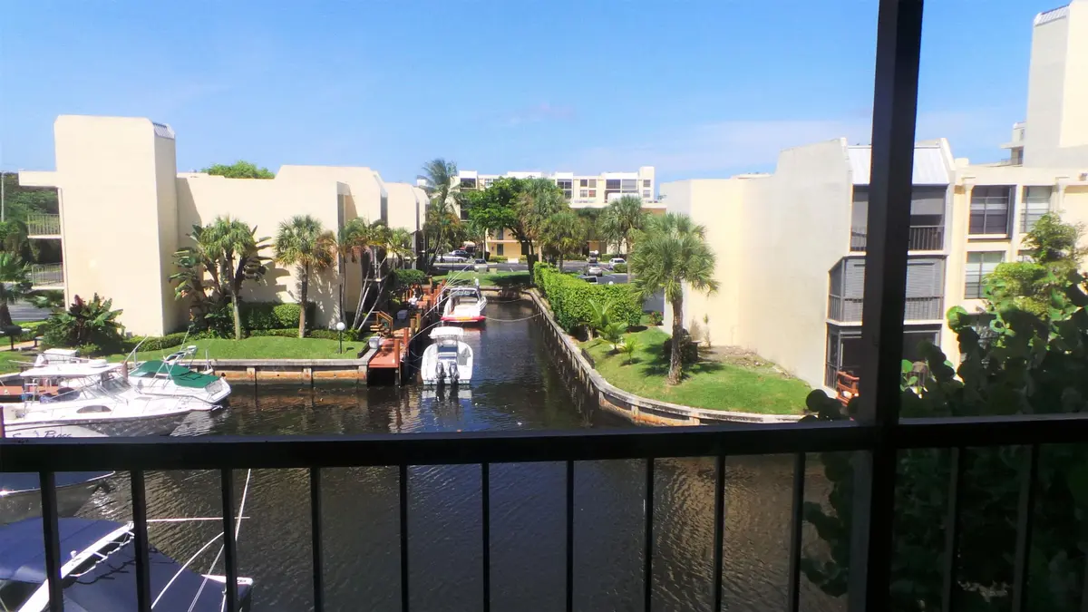 view boats best at 17 ROYAL PALM Way 3030, Boca Raton