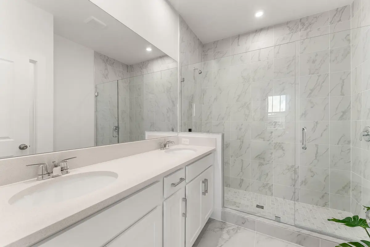 US_SEF_BEACON_LOT 92_OWNERS BATH at 3643 NW SOLANGE Court, Jensen Beach