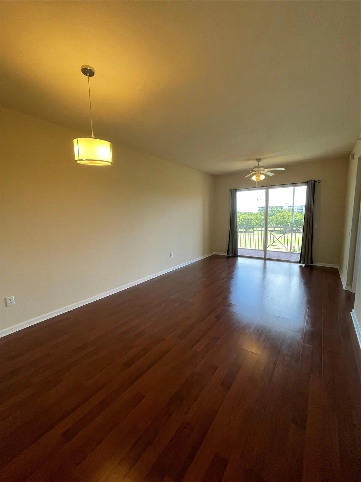 Dining and living room at 3500 OAKS CLUBHOUSE Drive 510, Pompano Beach