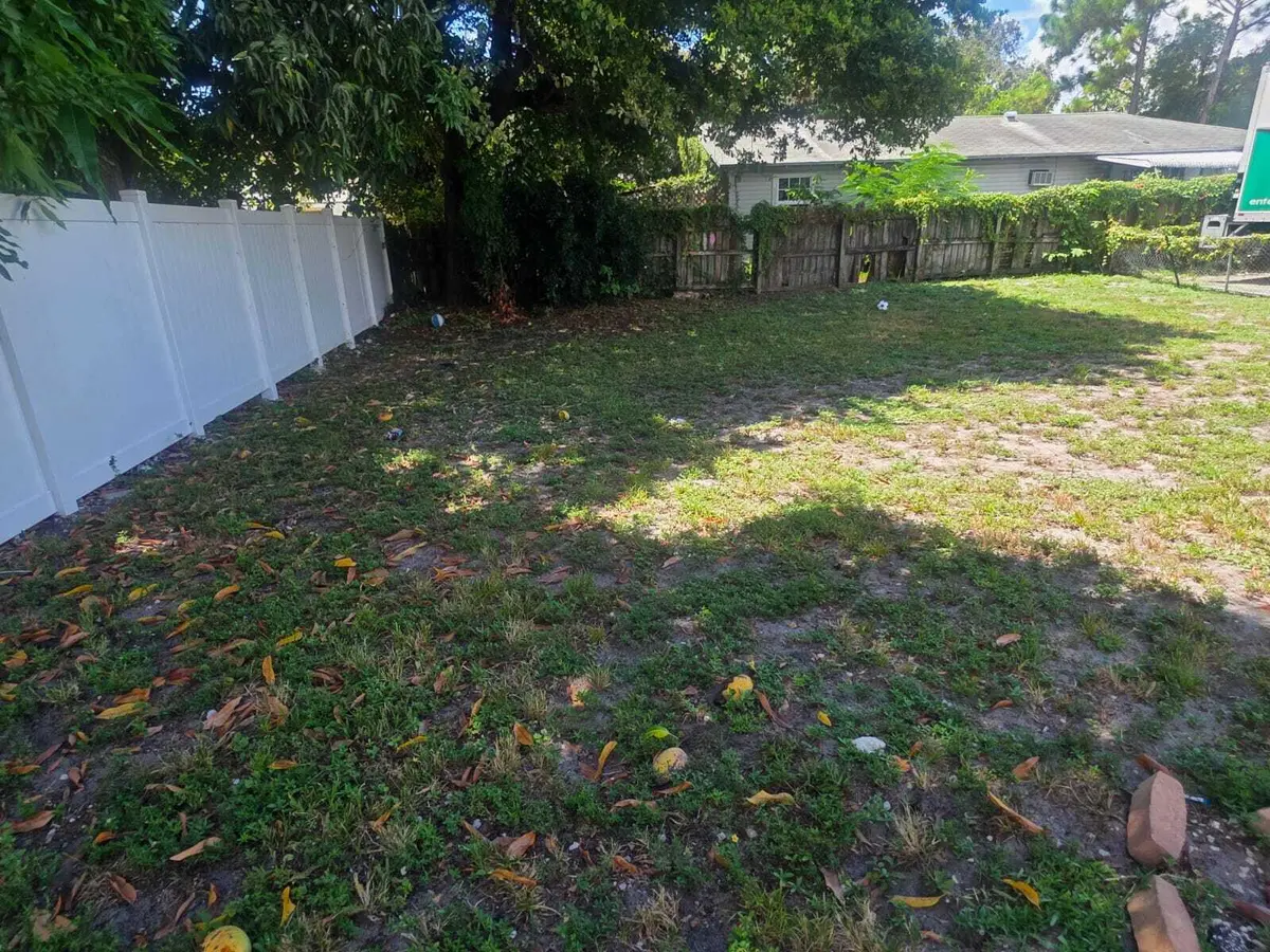 Backyard at 404 NE 4th Street 1, Pompano Beach