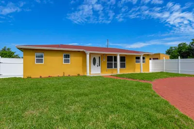 15021 Jackson Road, Delray Beach – Single Family Residence for rent