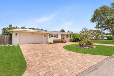 1051 NW 3rd Street, Boca Raton – Single Family Residence for sale