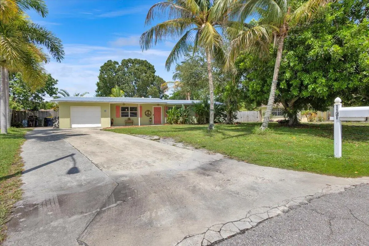 12-GG3A8459 at 1121 SE ALAMANDA Lane, Stuart