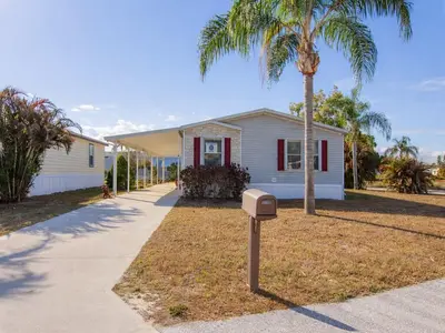43 Montilla Way, Port St. Lucie – Manufactured Home for sale
