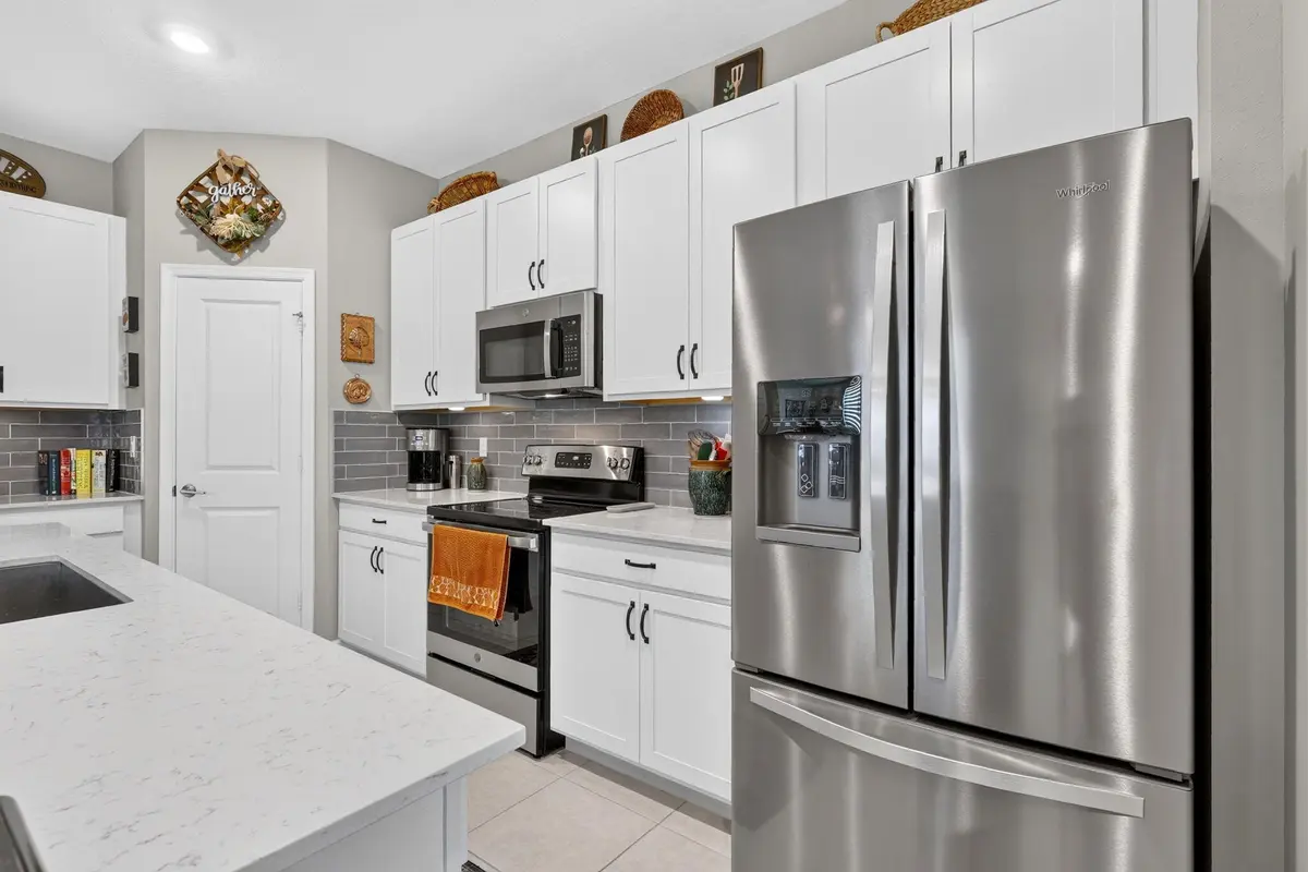 2048 UPGRADED APPLIANCES kitchen fridge at 2048 SE Crosswood Way, Port St. Lucie