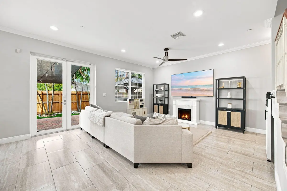 9-web-or-mls-633-ne-11th-ave-2 at 633 NE 11TH Avenue, Fort Lauderdale
