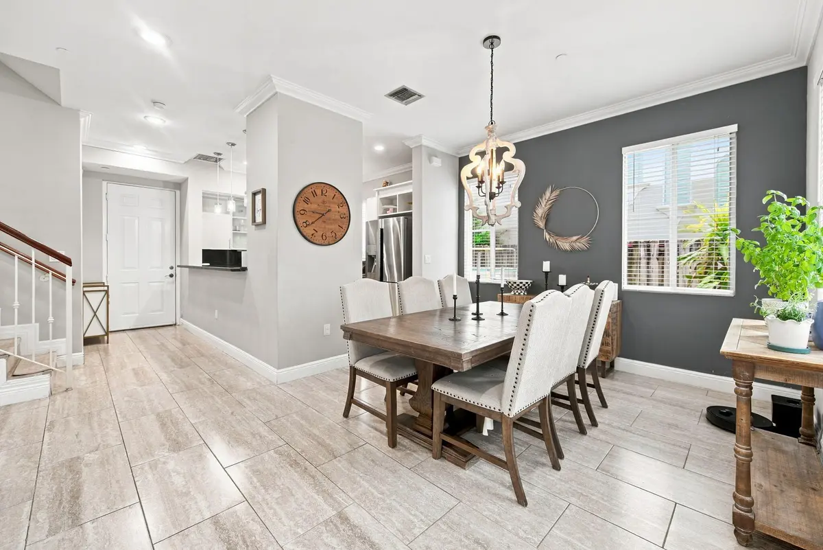 11-web-or-mls-633-ne-11th-ave-2 at 633 NE 11TH Avenue, Fort Lauderdale