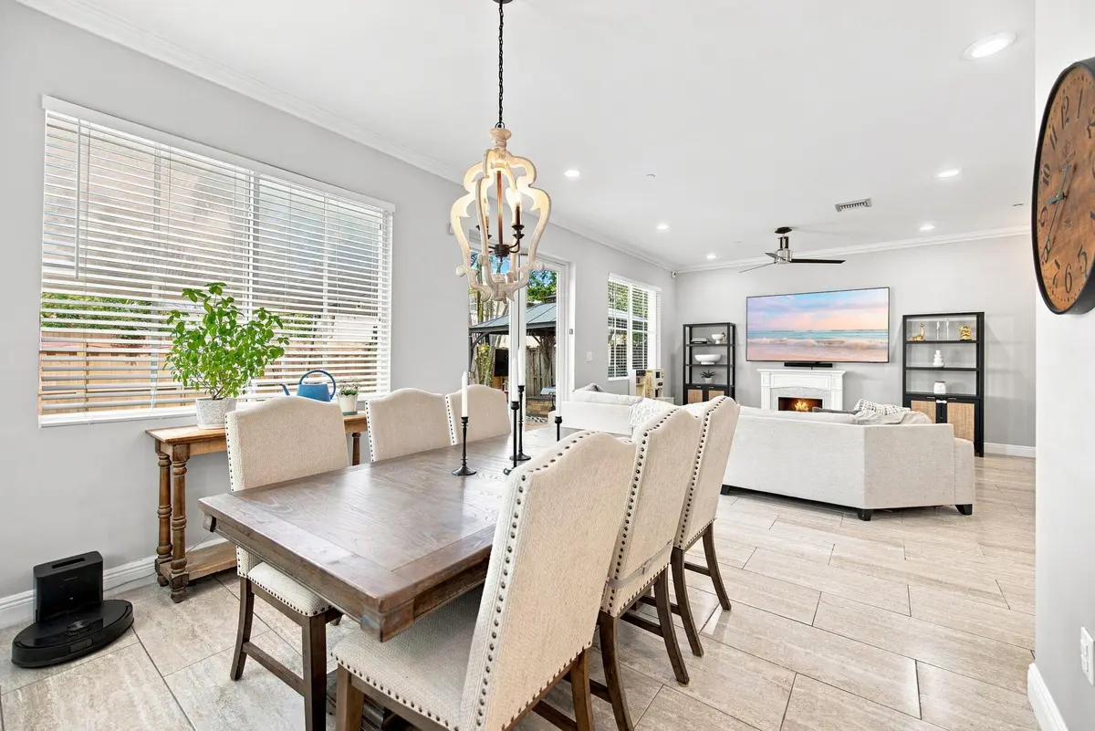 12-web-or-mls-633-ne-11th-ave-2 at 633 NE 11TH Avenue, Fort Lauderdale
