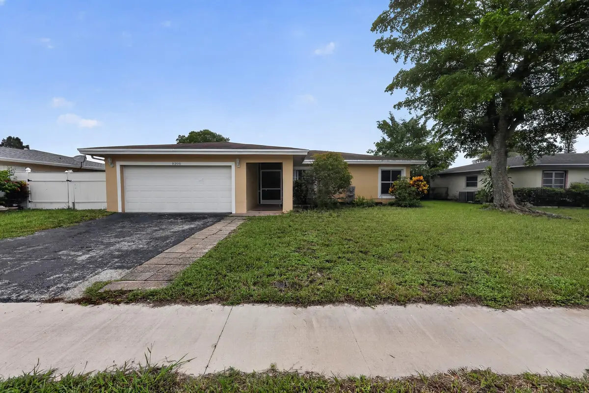 8208 NW 75TH Avenue, Tamarac, FL – photo 1