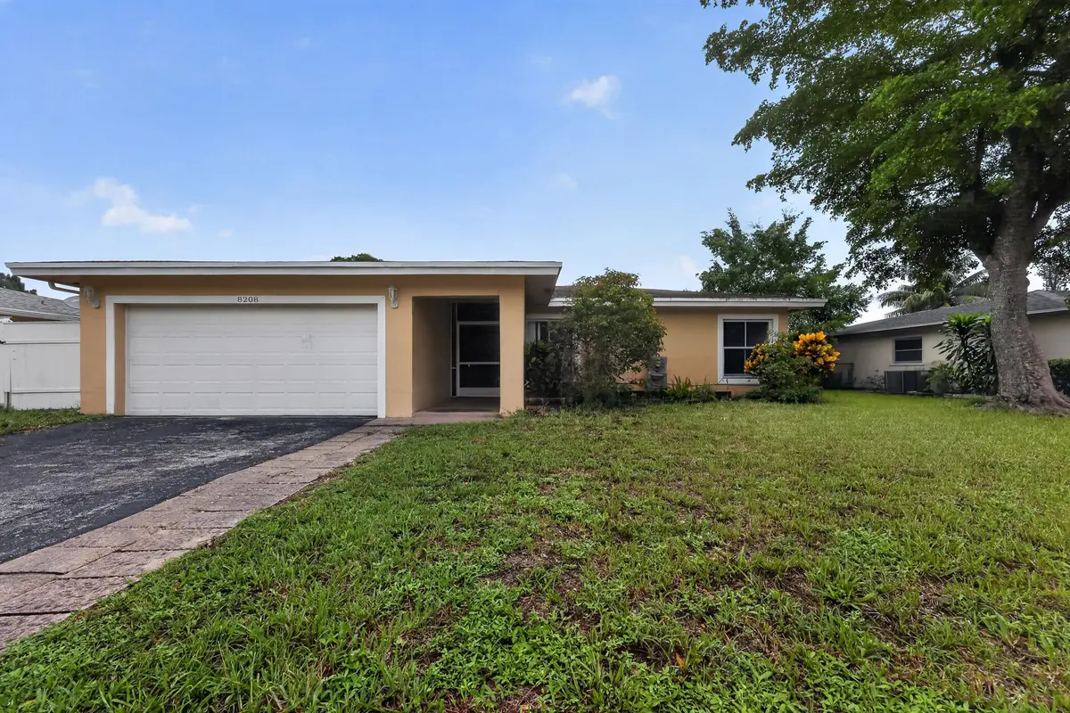 8208 NW 75TH Avenue, Tamarac, FL – photo 2