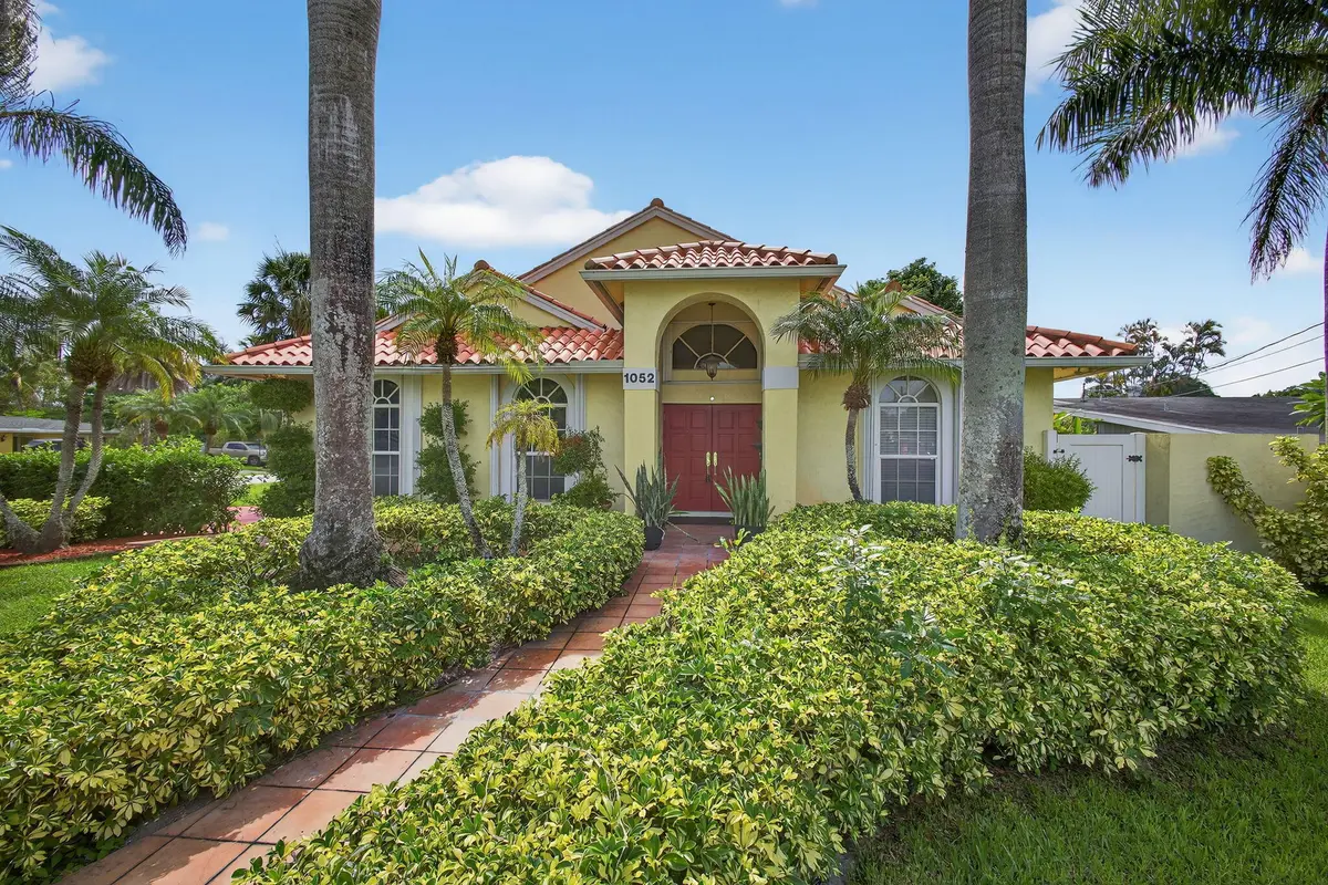 2-web-or-mls-BS1A9935 at 1052 W SHORE Drive, West Palm Beach
