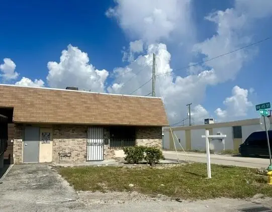 front at 4493 NW 8th Avenue 8, Oakland Park