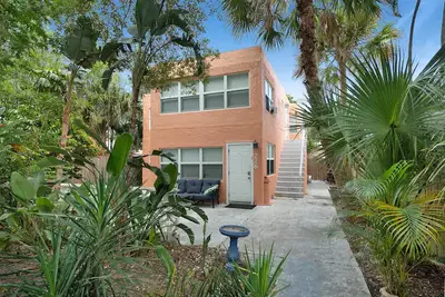 226 S Palmway, Lake Worth Beach – Quadruplex for sale