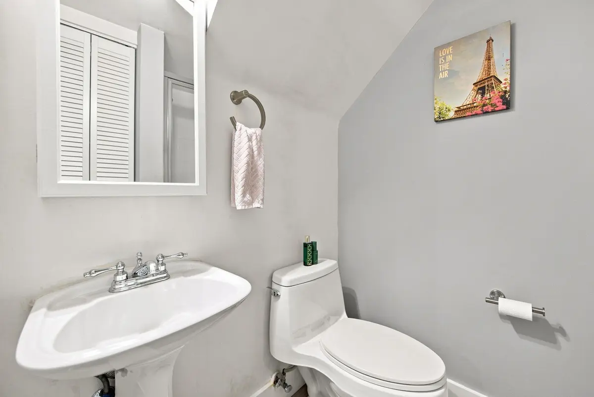 14-web-or-mls-506-ne-7th-ave-1 at 506 NE 7TH Avenue #1, Fort Lauderdale