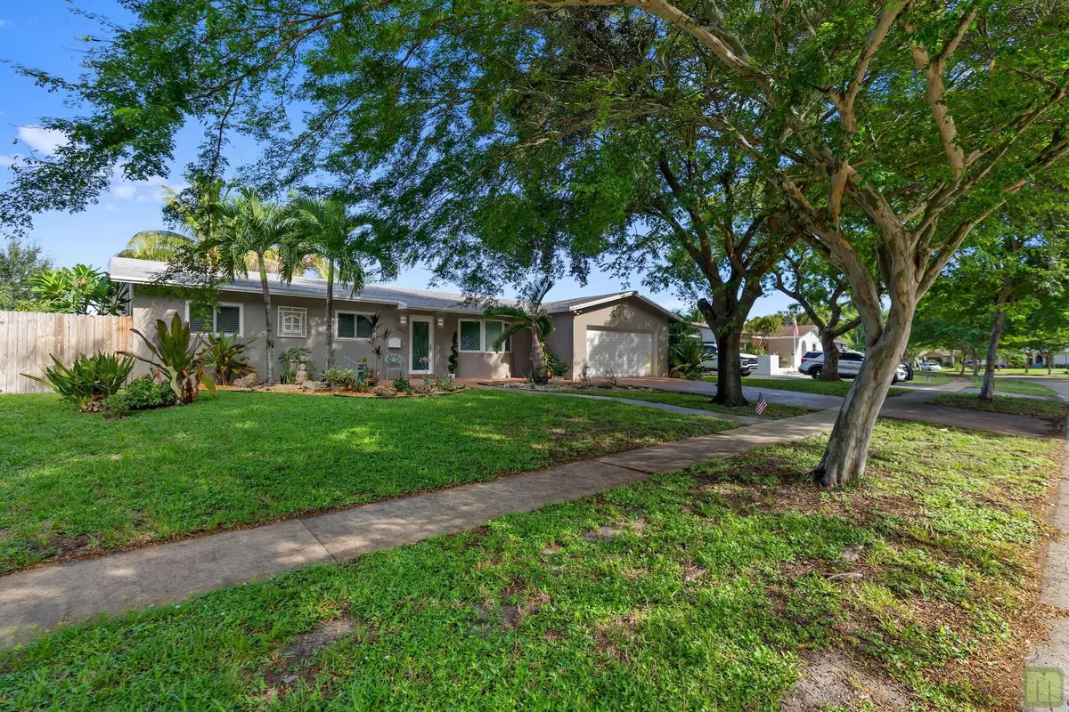 02 front2 at 291 Lake Drive, Coconut Creek