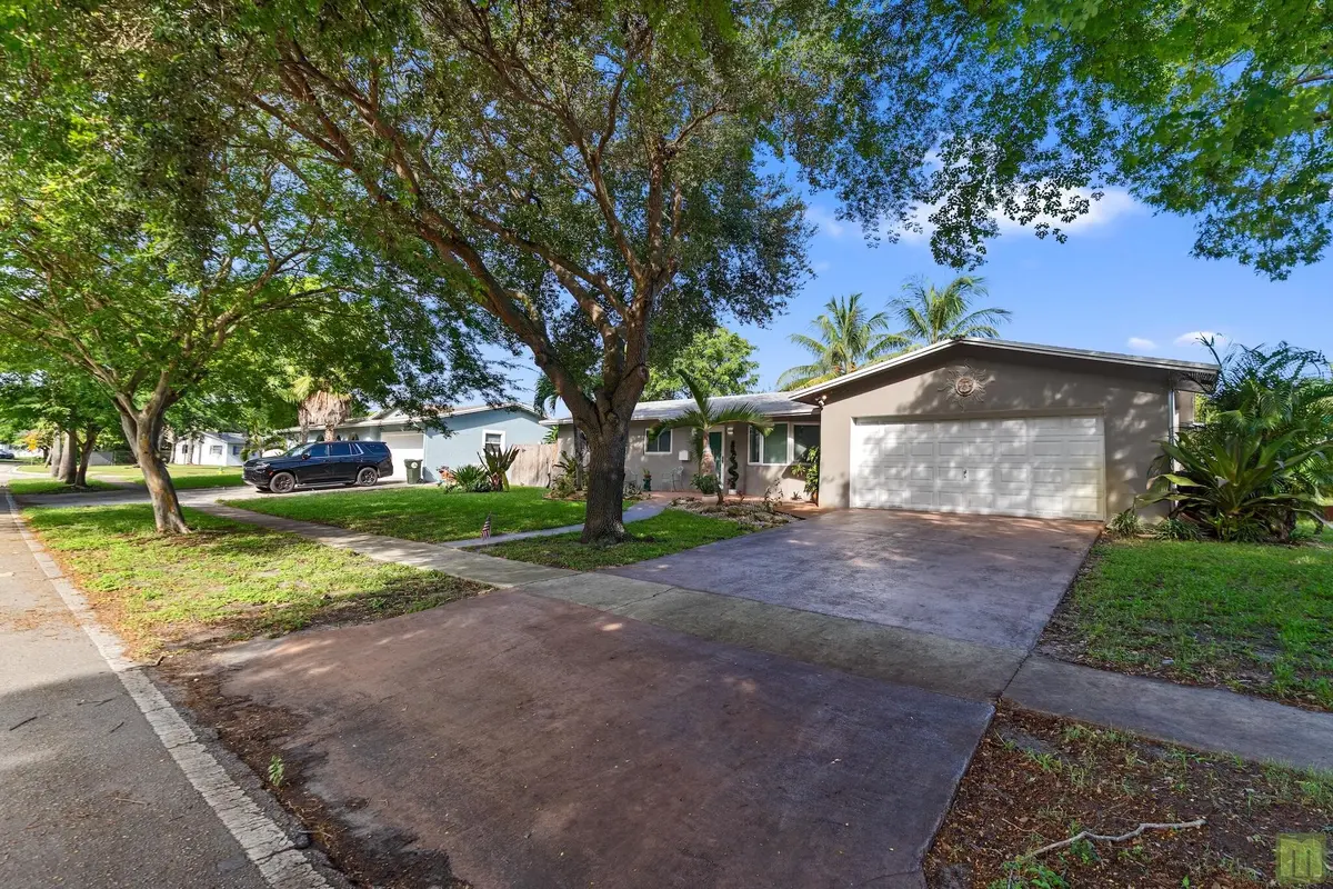 03 front3 at 291 Lake Drive, Coconut Creek