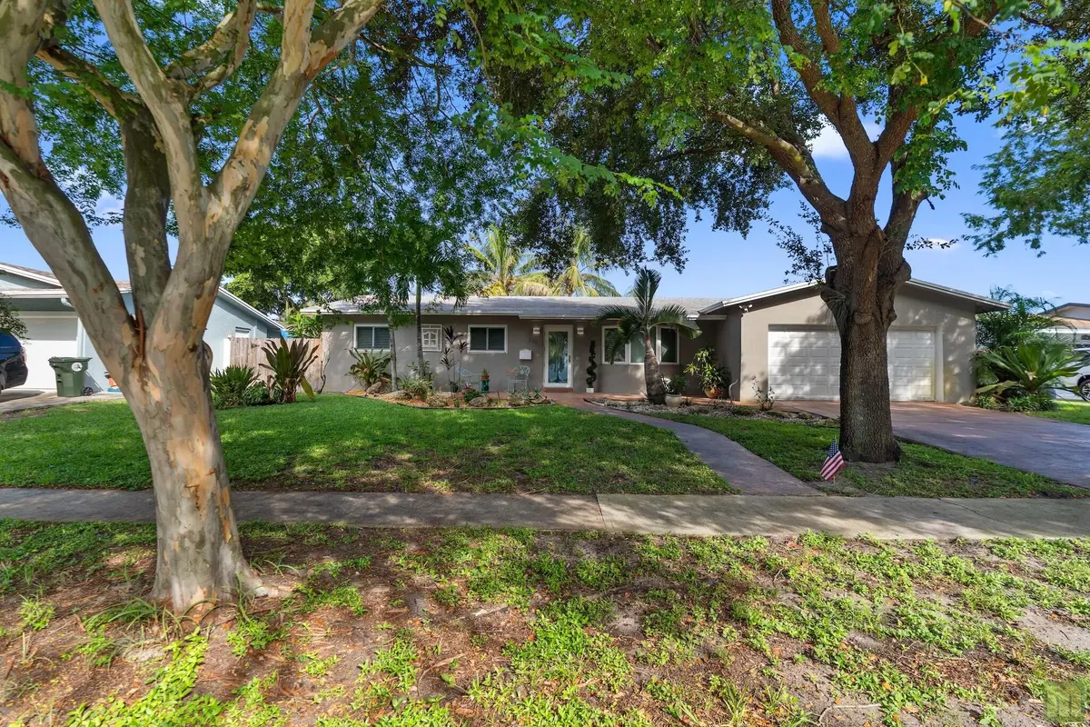 04 front4 at 291 Lake Drive, Coconut Creek