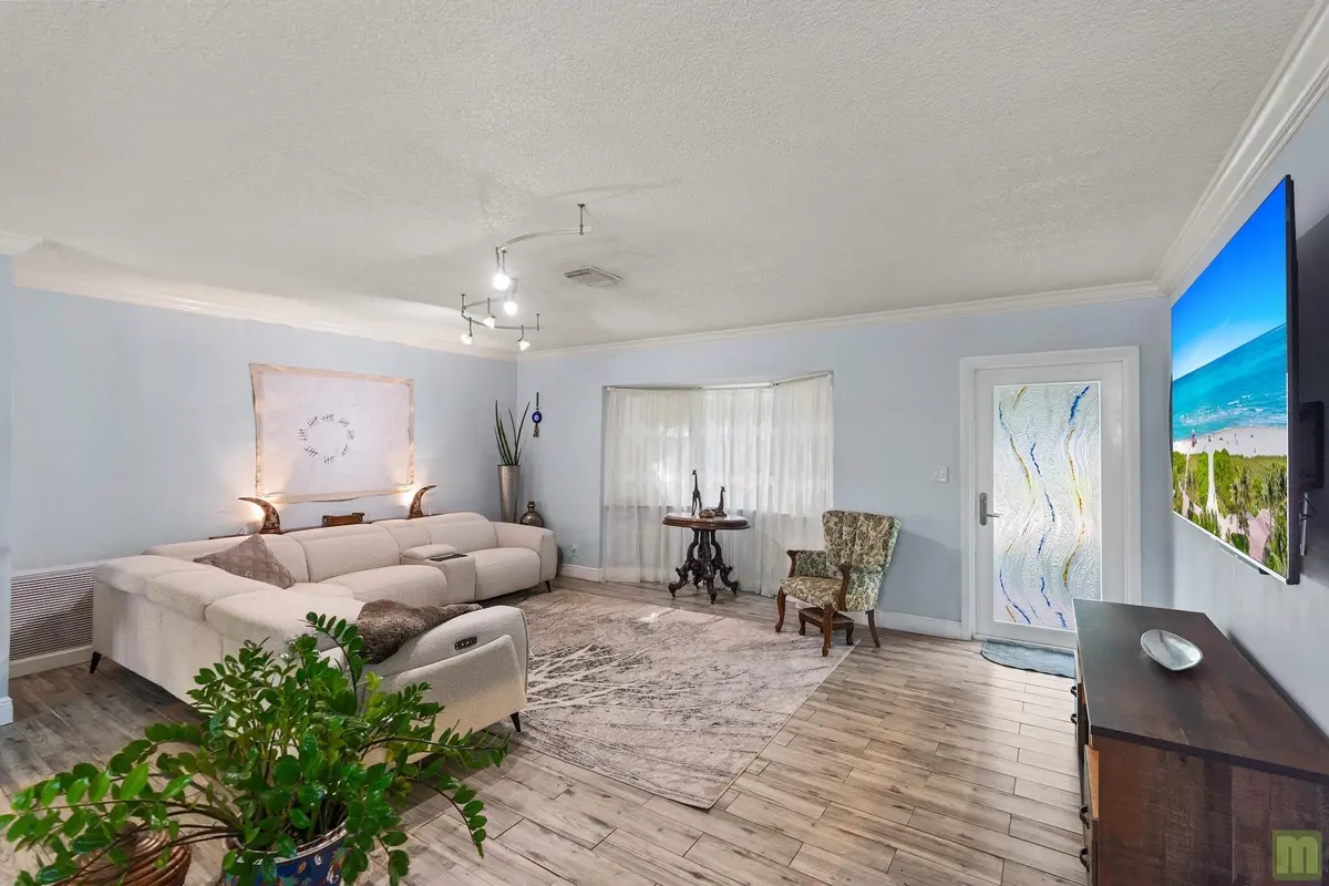 06 liv1 at 291 Lake Drive, Coconut Creek