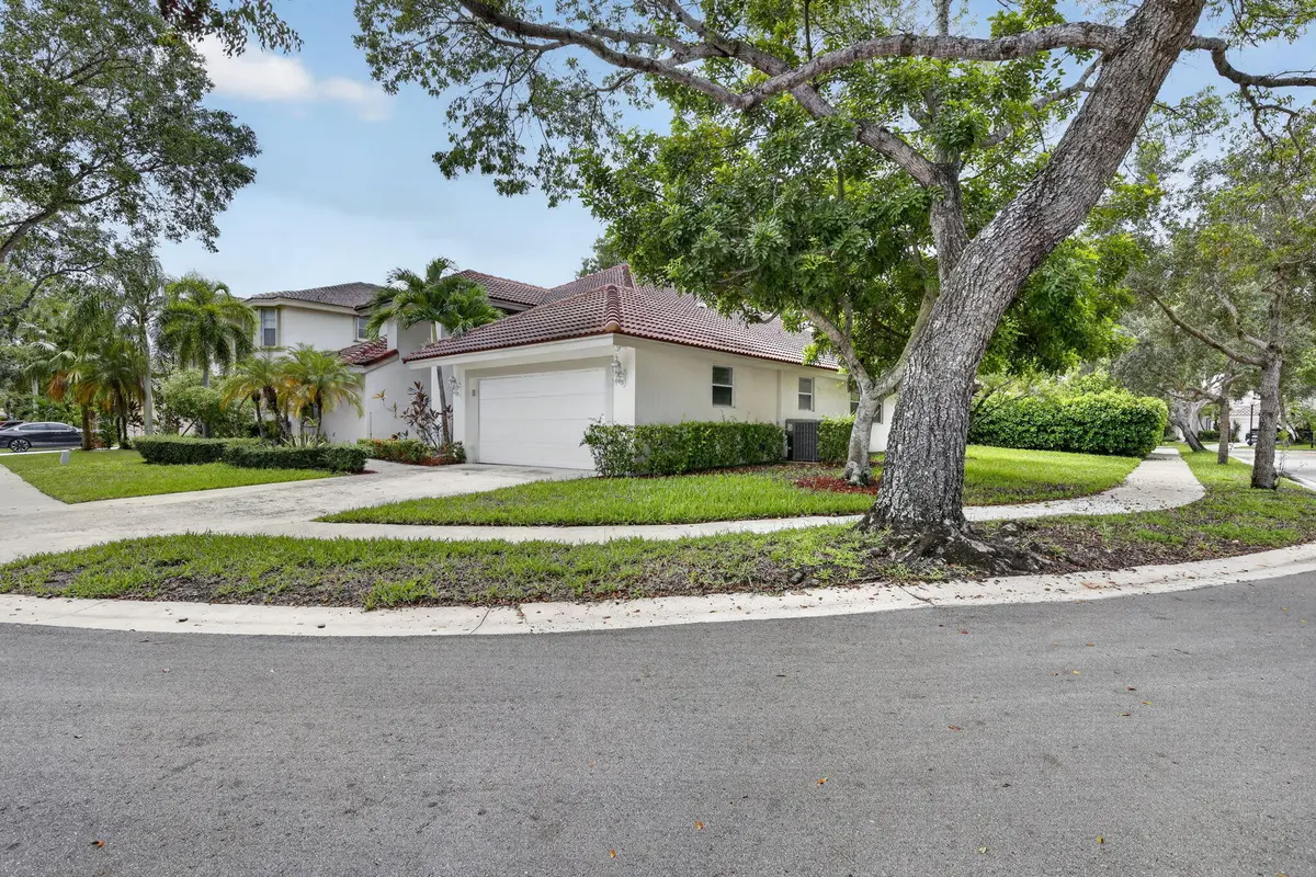 5-web-or-mls-_A7A3560 at 924 SPOONBILL Circle, Weston