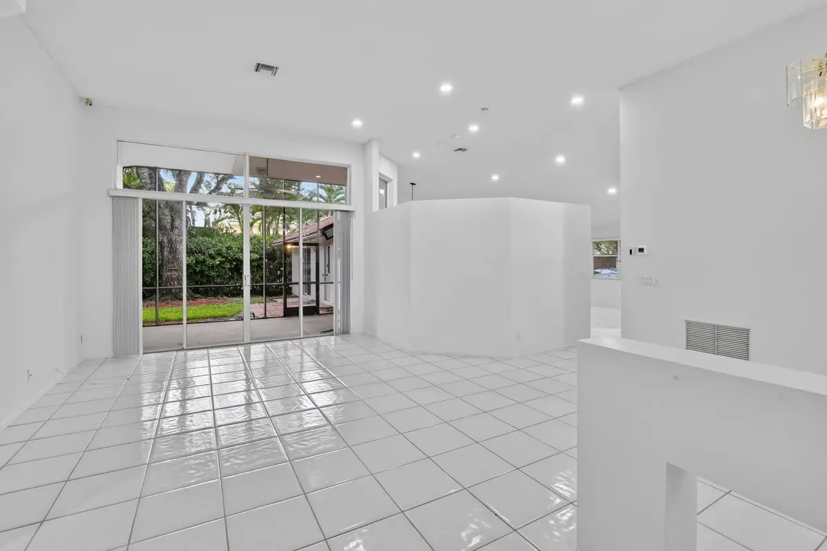 6-web-or-mls-_A7A3610 at 924 SPOONBILL Circle, Weston