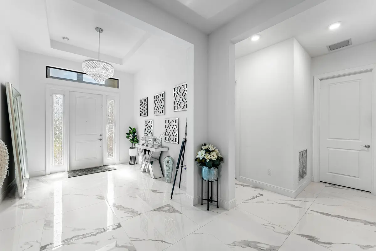 #5 Bright and welcoming foyer with e at 5395 St Vincent Lane, Westlake