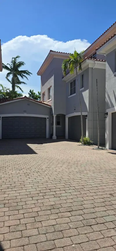 635 NE 11th Avenue, Fort Lauderdale – Condominium for sale