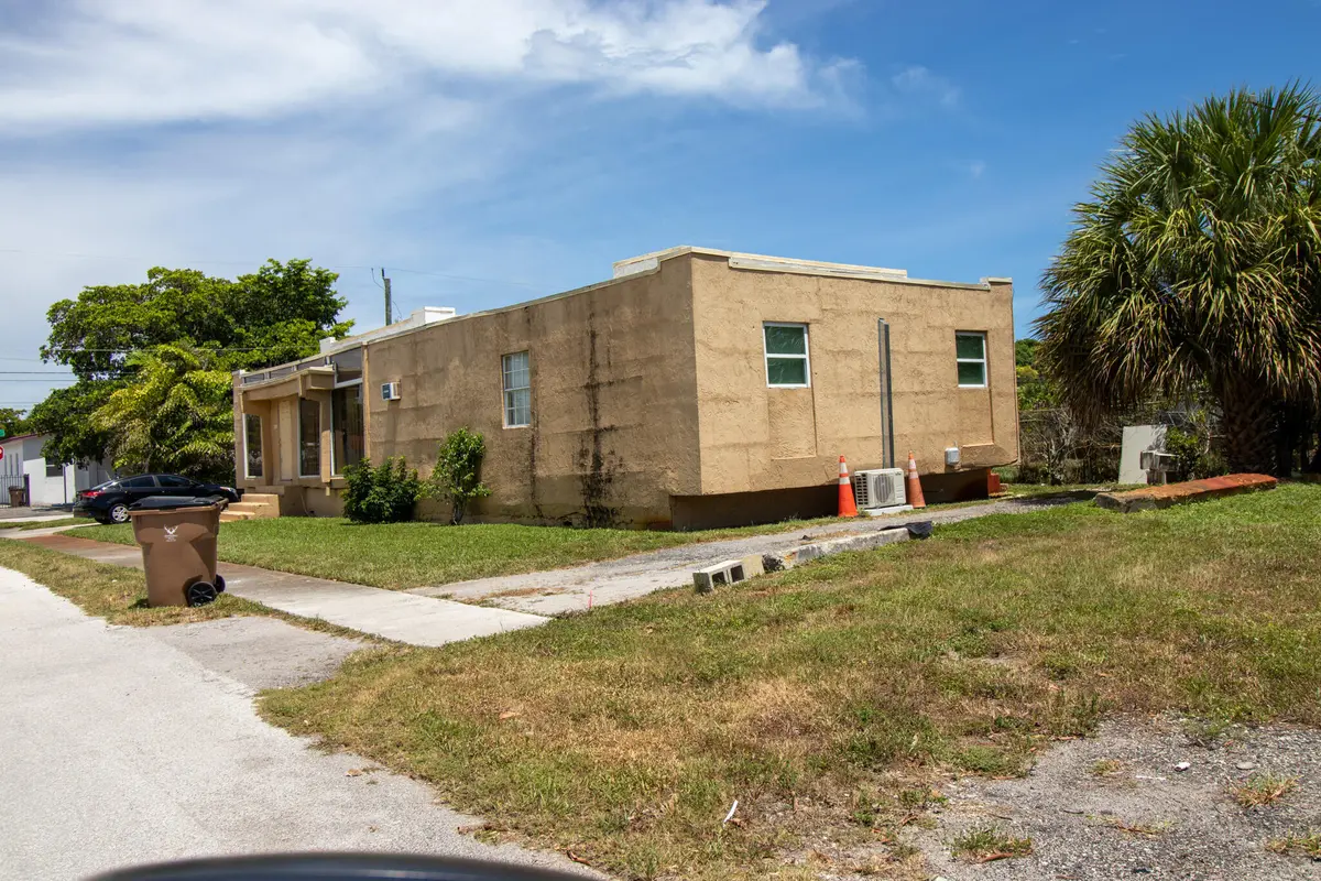 IMG_9586 at 248 SW 7TH Court, Deerfield Beach