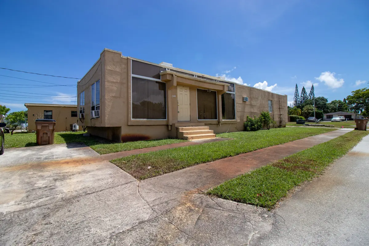 IMG_9587 at 248 SW 7TH Court, Deerfield Beach