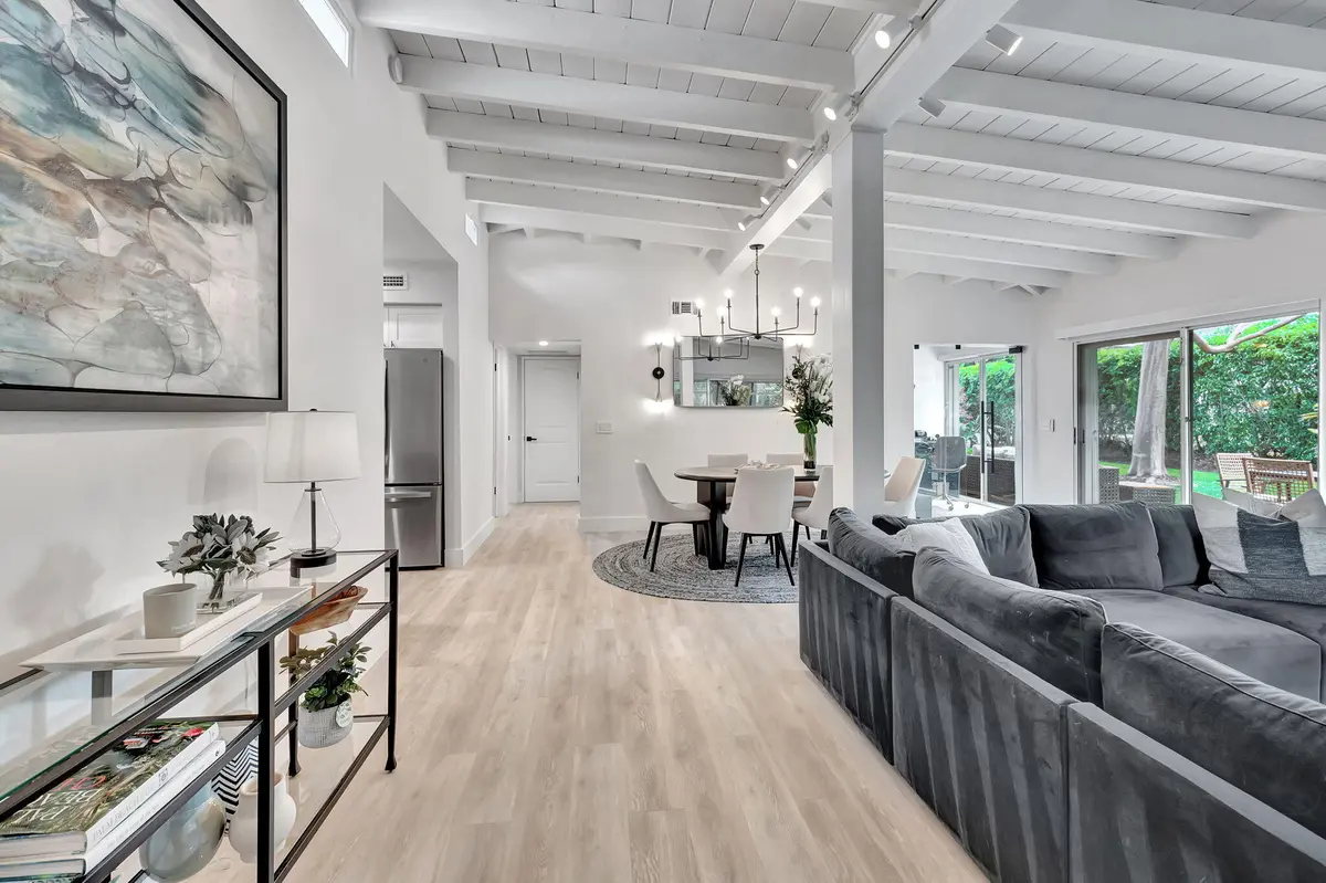 Entryway at 231 SE 3rd Avenue, Delray Beach