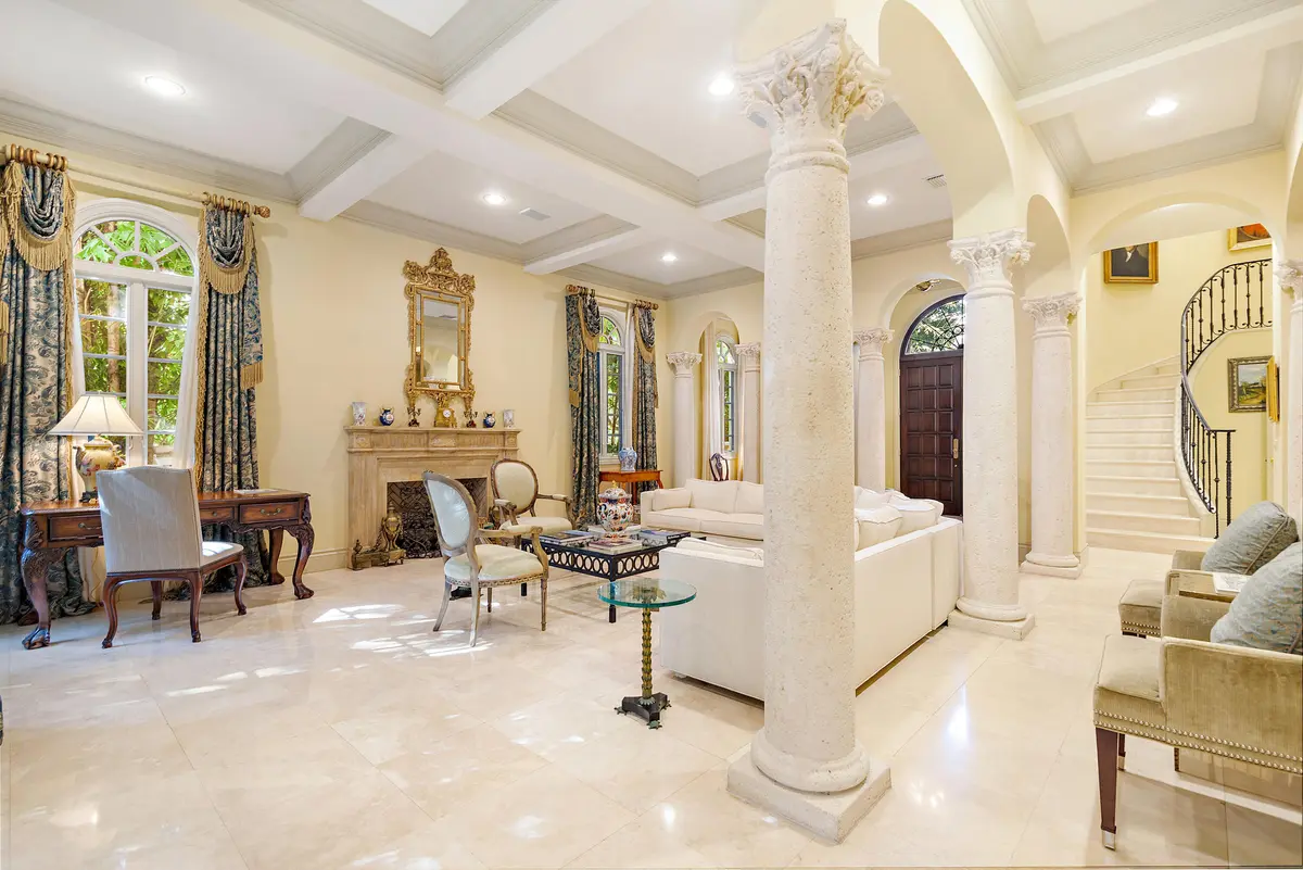 high-8 at 446 Brazilian Avenue, Palm Beach