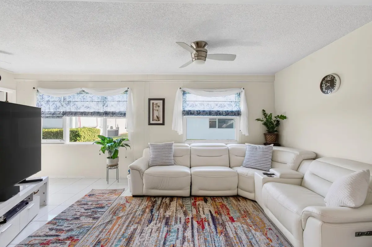 Florida Room at 2377 SW 8TH Avenue, Boynton Beach