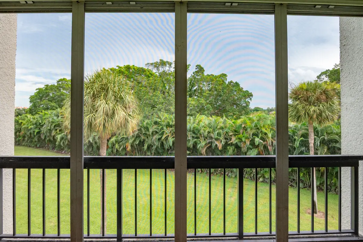 © Clark- 2500 Presidential Way 304-019 at 2500 PRESIDENTIAL Way 304, West Palm Beach