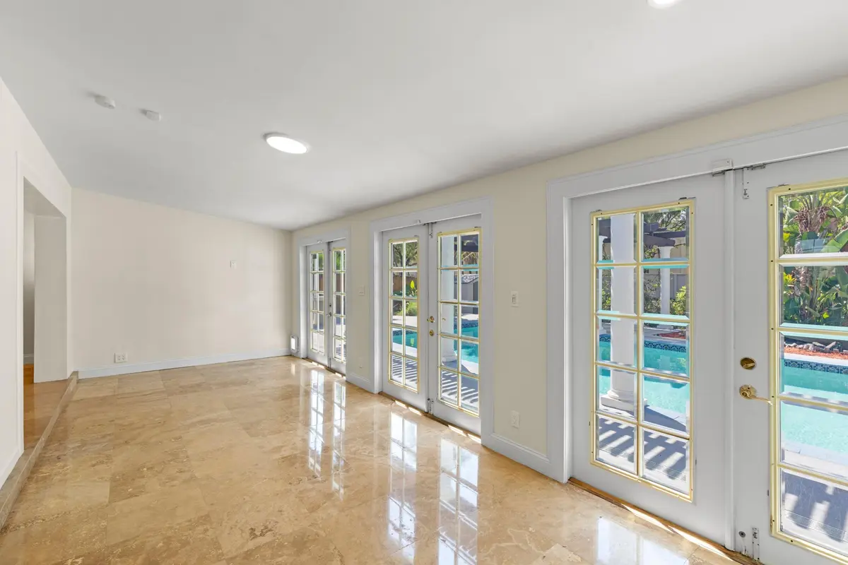 Florida Room at 930 SE 10TH Court, Pompano Beach