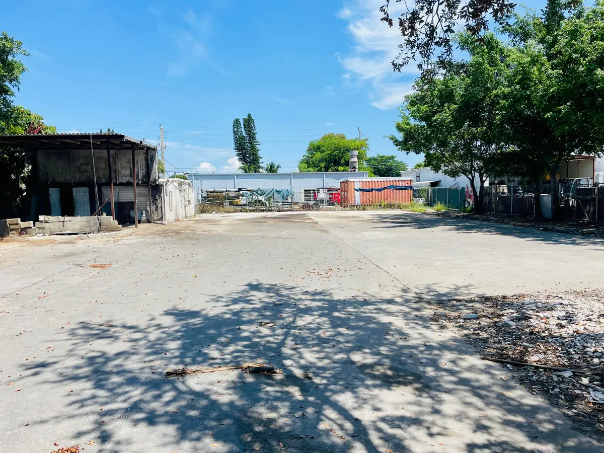 Yard (1) at 1991 NW 33rd Street, Pompano Beach