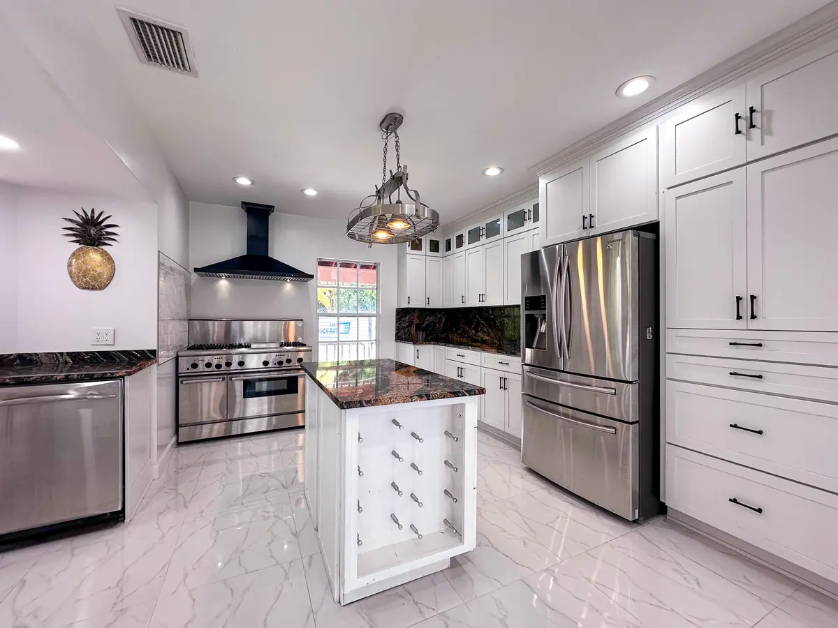 7. Kitchen at 521 SW MARION Court, Palm City