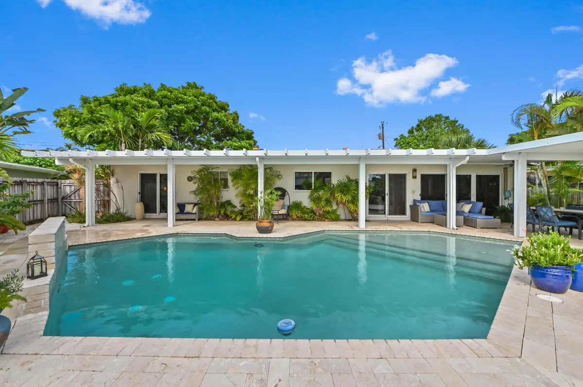 29 pool 02 at 1513 NE 28th Drive, Wilton Manors