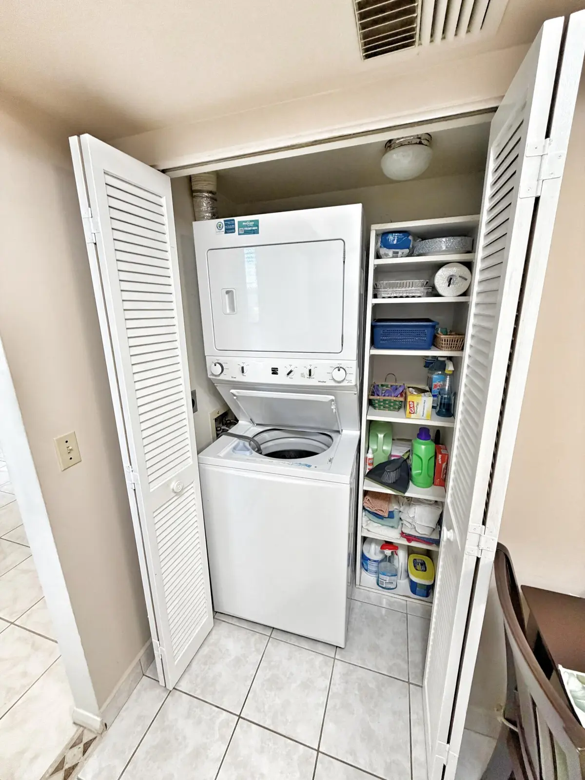 Laundry at 3452 NE Causeway Boulevard 102, Hutchinson Island