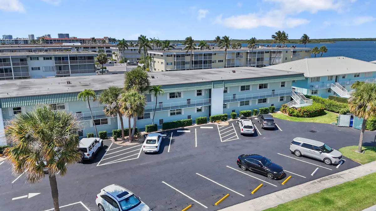 20250829194048468014000000-o at 109 WETTAW Lane 101, North Palm Beach