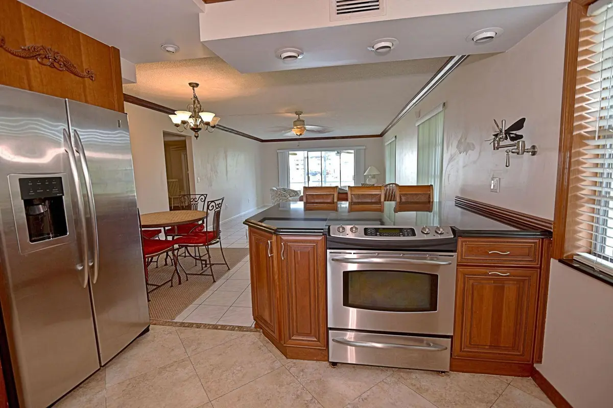 20190430161115209711000000-o at 109 WETTAW Lane 101, North Palm Beach