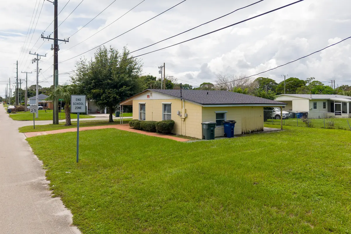 AVE P - 3 at 2102 AVENUE P, Fort Pierce