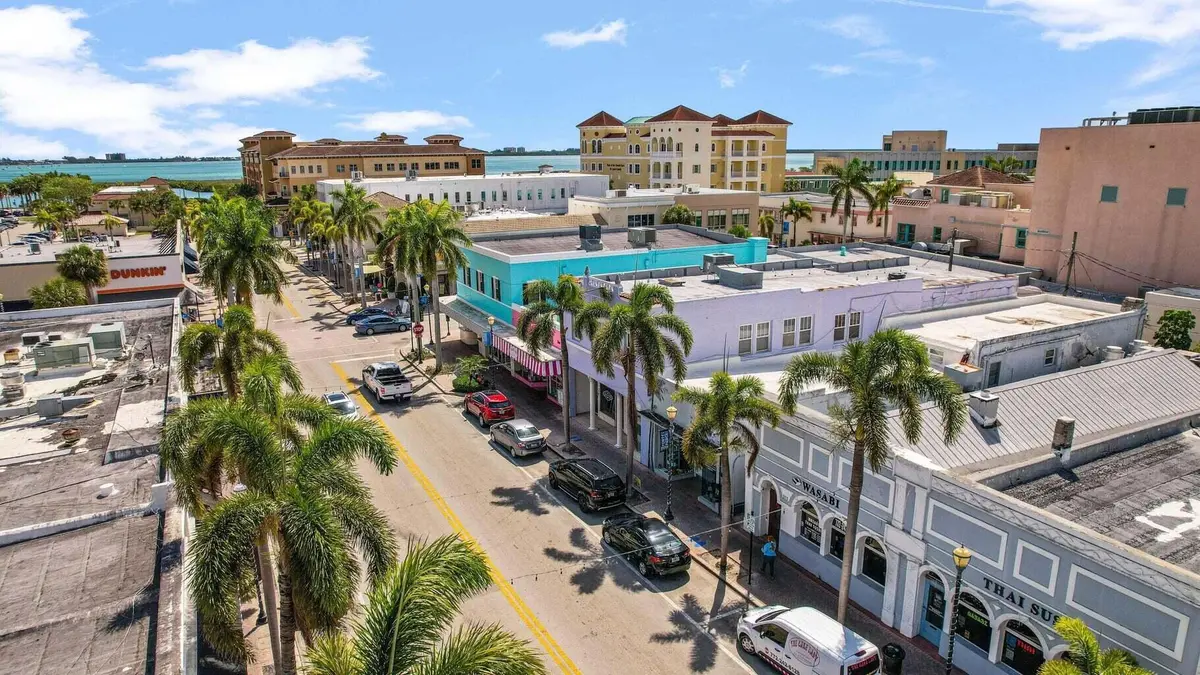 20230426124259344773000000-o at 211 Orange Avenue, Fort Pierce