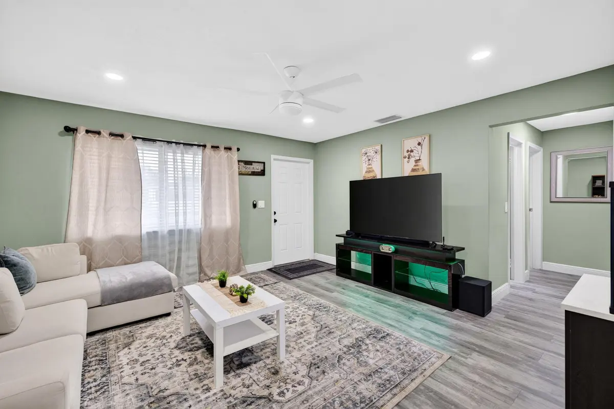 7-web-or-mls-699A6377 at 2333 NW 82ND Way, Sunrise