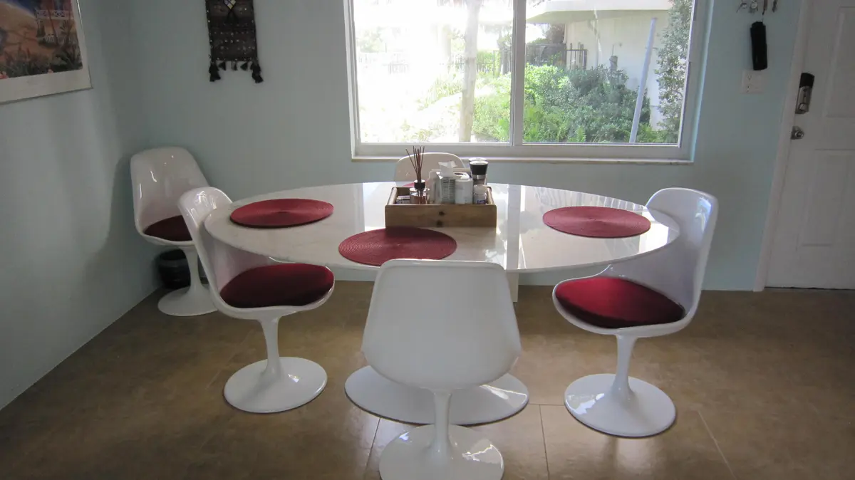 dining at 308 Inlet Way 3, Palm Beach Shores