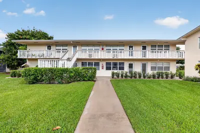 210 Canterbury J 1, West Palm Beach – Condominium for sale
