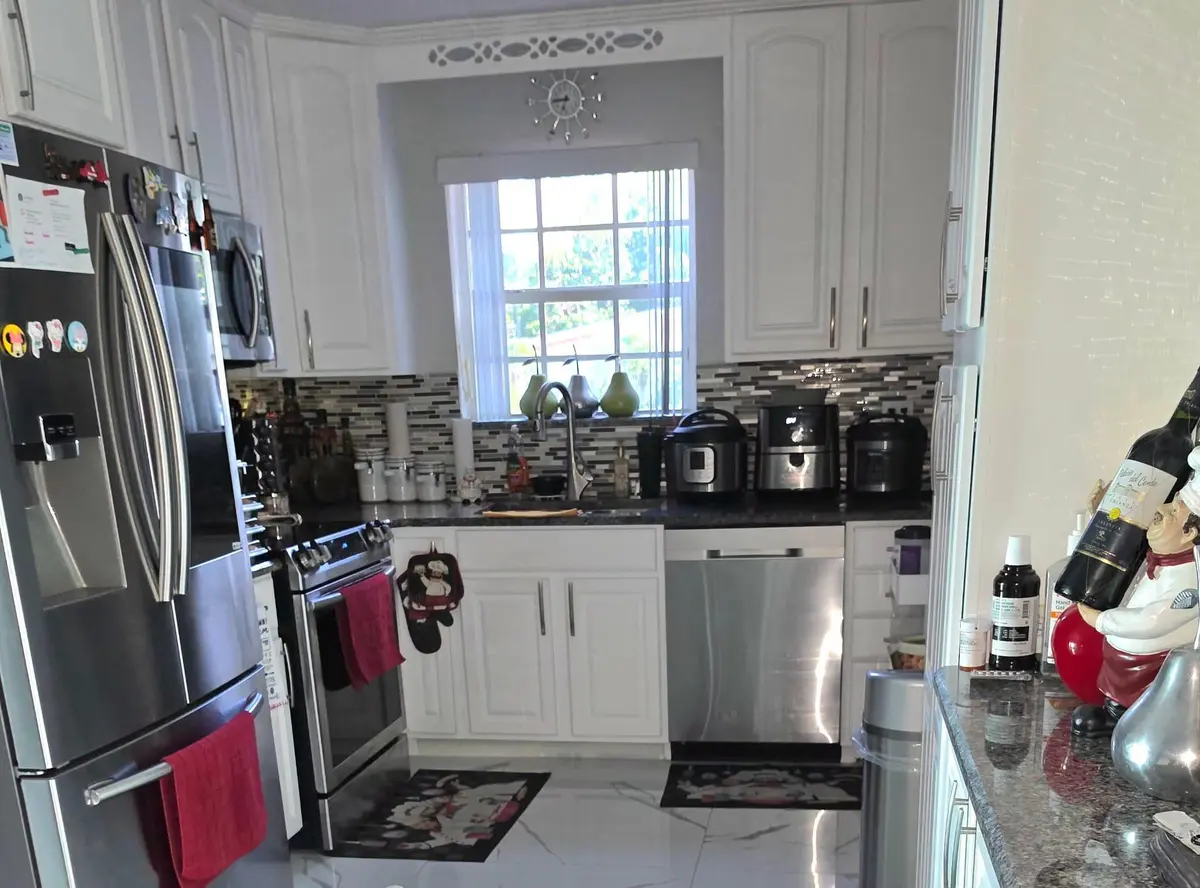 kitchen at 6521 HARDING Street, Hollywood